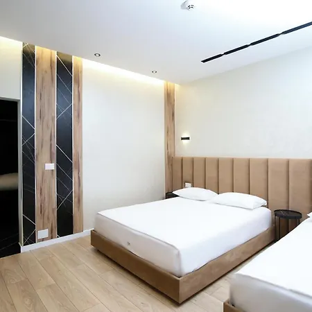 Szálloda Three 3*