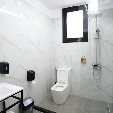 Hotell Three